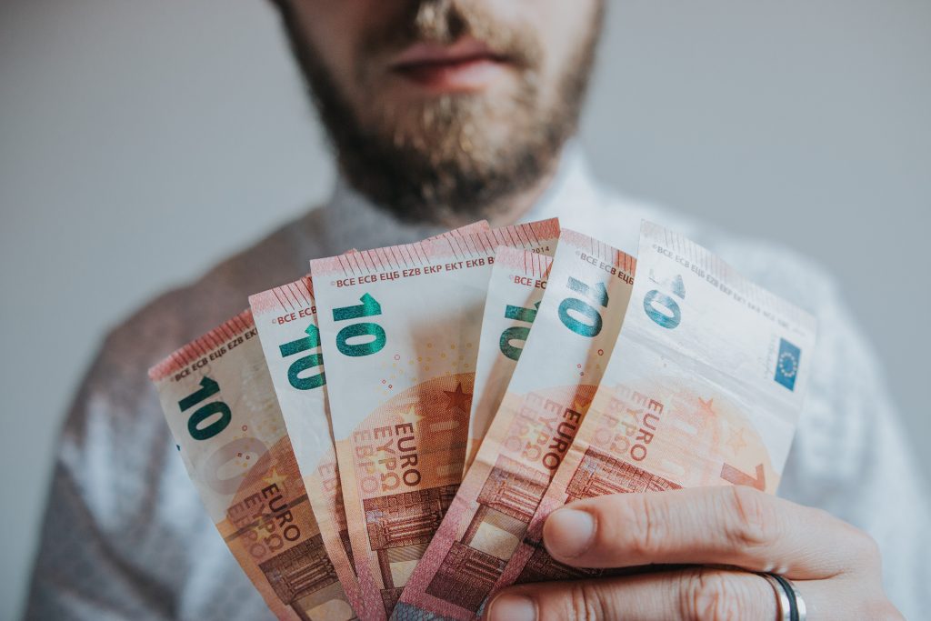 Salariul mediu în învăţământ