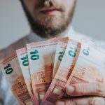 Salariul mediu în învăţământ
