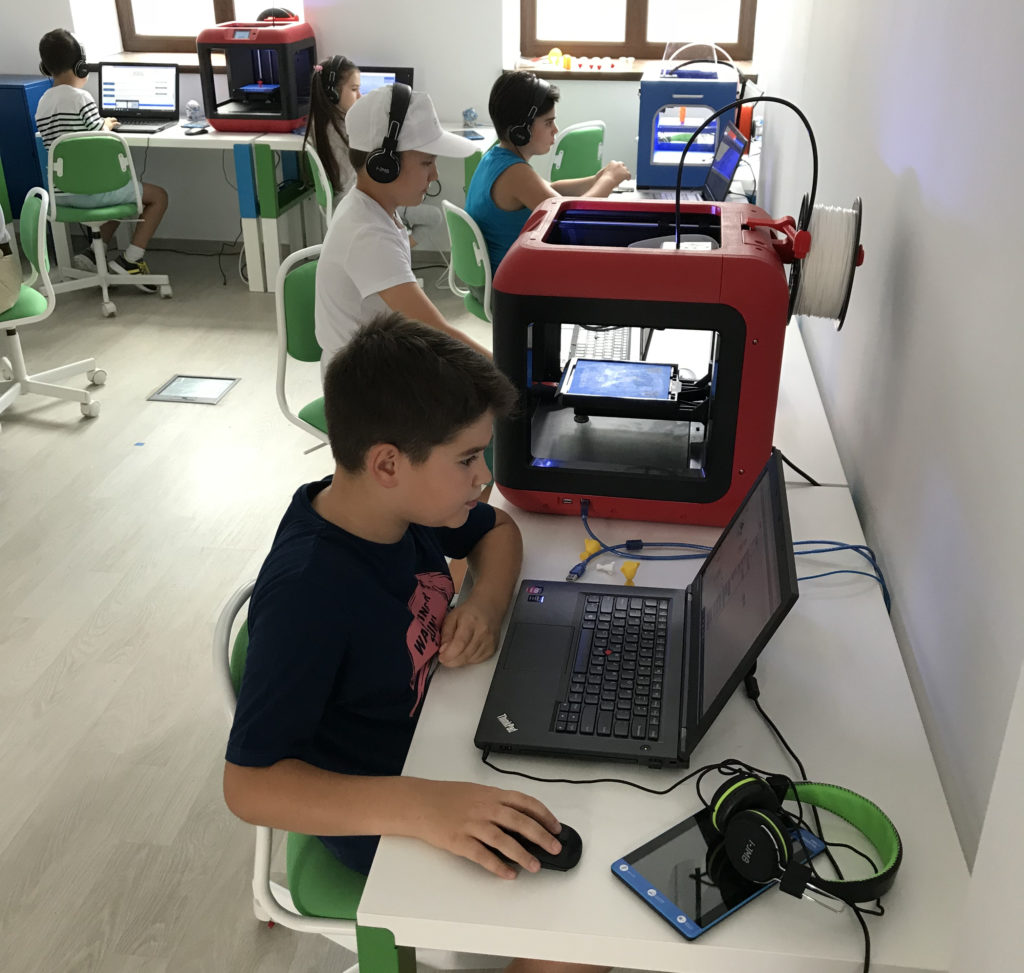 Copii in Makerspace-ul NextLab.Tech / Foto: nextlab.tech