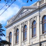 Predare exclusiv online