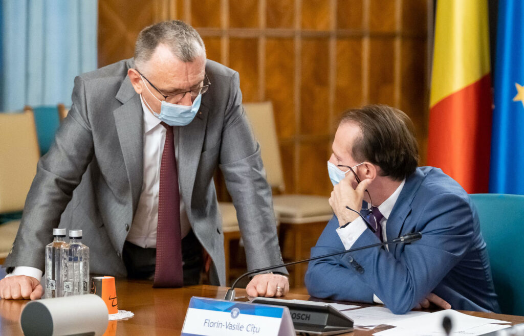 Sorin Cîmpeanu și Florin Cîțu, la Guvern / Foto: gov.ro