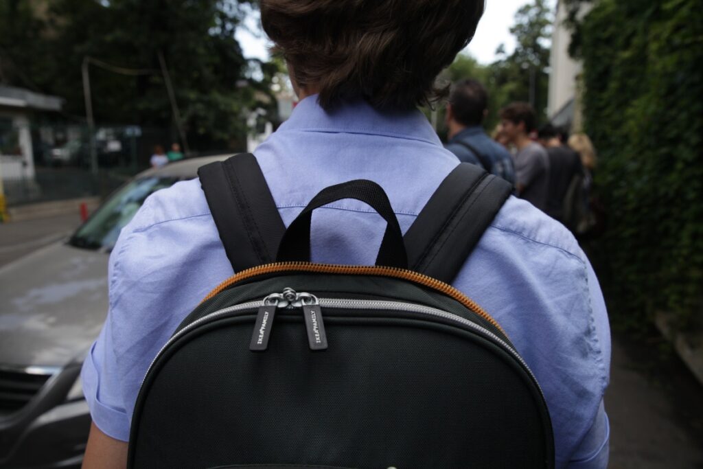elev cu rucsac, elev plecare, elev protest, evaluarea nationala, incurcarea subiectelor la Evaluarea Națională