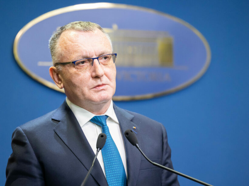 Ministrul Sorin Cîmpeanu susține că eliminarea burselor de merit elevilor de clasa a V-a este "un exemplu de fake news", pentru că se acordă burse de studiu