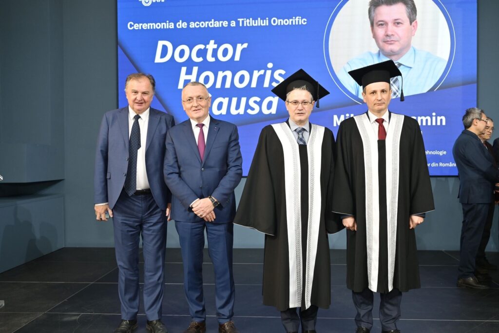 Mihnea Costoiu primește titlul de doctor honoris causa din partea UTM / Foto: Facebook.com/Mihnea Costoiu